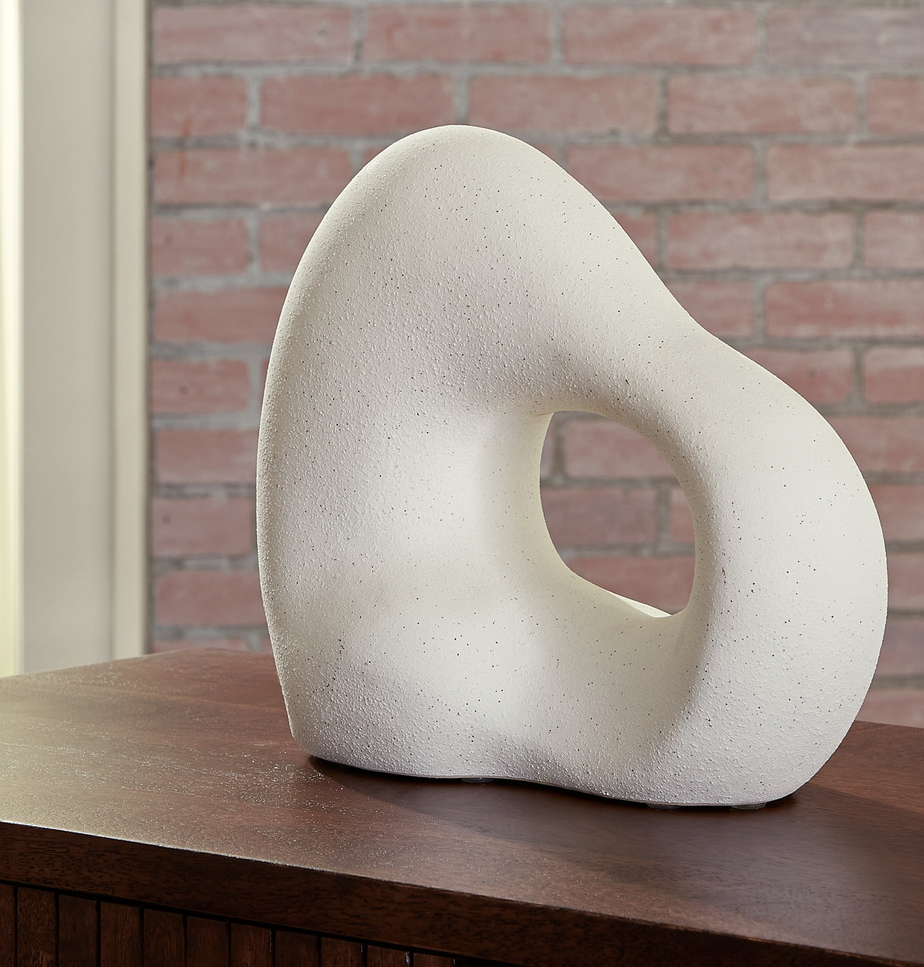 Accessories > Figurines & Sculptures